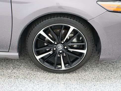 Used 2018 Toyota Camry XSE image 5