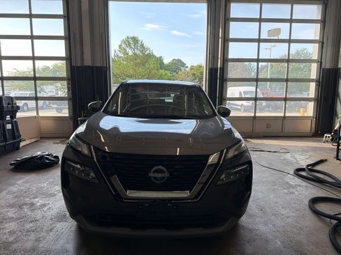 Used 2023 Nissan Rogue SV AWD/4WD image 3