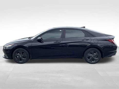 Used 2023 Hyundai Elantra SEL FWD image 2