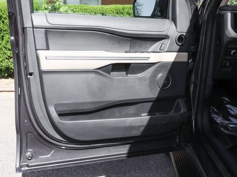 Used 2022 Ford Expedition XLT AWD/4WD image 15