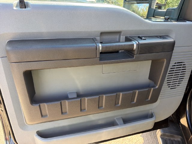 Used 2016 Ford F550 4x4 Regular Cab Super Duty image 12