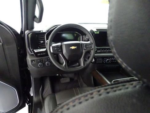 Used 2025 Chevrolet Silverado 3500 High Country w/ Technology Package AWD/4WD image 5