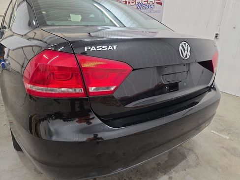 Used 2012 Volkswagen Passat 3.6 SE FWD image 10