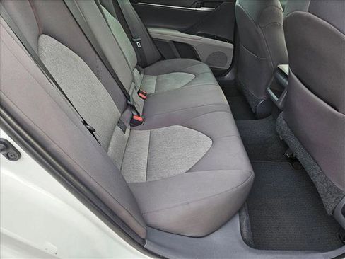 Used 2019 Toyota Camry LE image 19