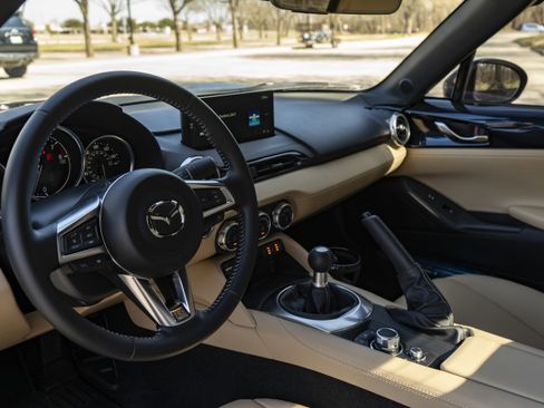 Used 2025 MAZDA MX-5 Miata RF Grand Touring image 16