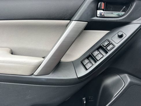 Used 2014 Subaru Forester 2.5i Limited image 10