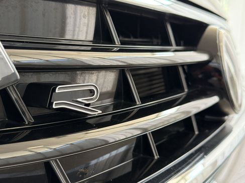 Used 2024 Volkswagen Tiguan SE R-Line FWD image 38