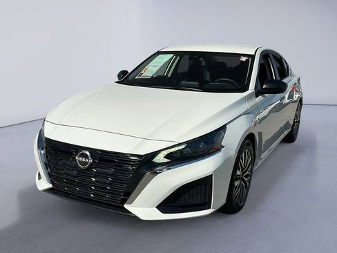 Used 2025 Nissan Altima 2.5 SV image 1