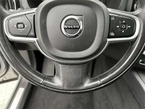 Used 2018 Volvo XC60 T6 Momentum w/ Convenience Package image 14