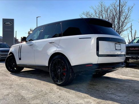 Used 2024 Land Rover Range Rover SE image 3