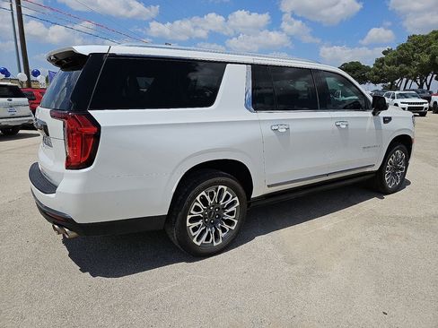 Used 2023 GMC Yukon XL Denali Ultimate AWD/4WD image 8