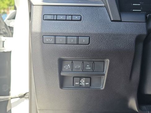 Used 2025 Lexus GX 550 w/ Accessory Package (2T) AWD/4WD image 31