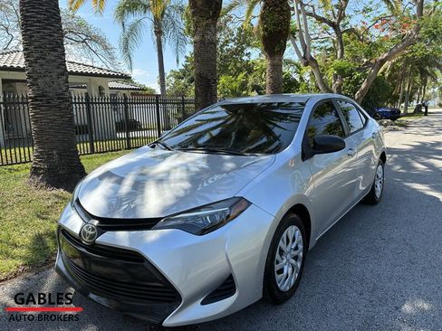Used 2017 Toyota Corolla LE FWD image 10