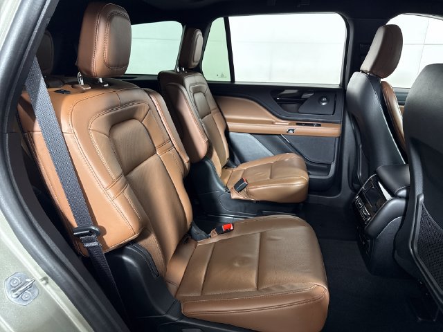 Used 2023 Lincoln Aviator Reserve w/ Equipment Group 201A AWD/4WD image 15