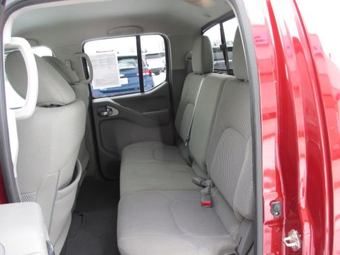 Used 2019 Nissan Frontier SV image 11