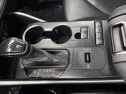 Used 2021 Toyota Highlander XLE FWD image 31