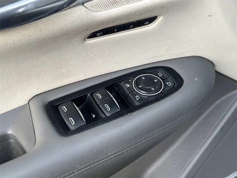 Used 2018 Cadillac XT5 Luxury w/ Driver Awareness Package image 15