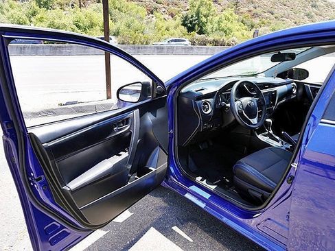 Used 2017 Toyota Corolla SE FWD image 36