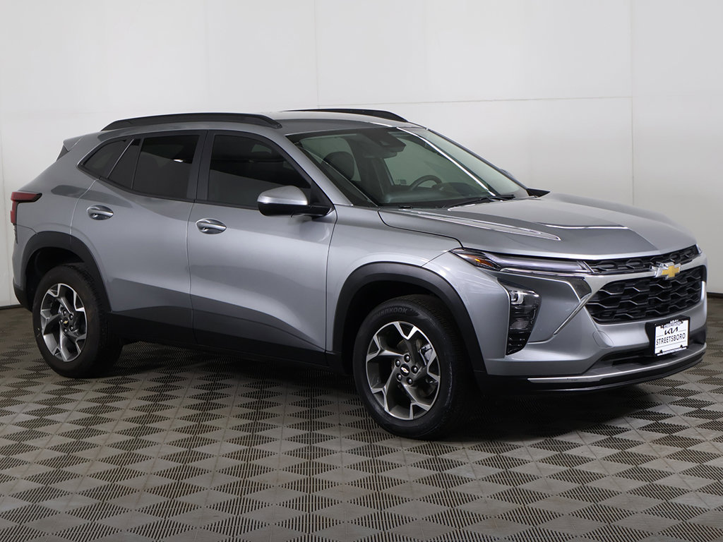 Used 2026 Chevrolet Trax LT w/ Driver Confidence Package FWD image 2
