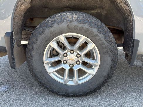 Used 2024 Chevrolet Silverado 1500 W/T w/ Z71 Off-Road Package AWD/4WD image 15