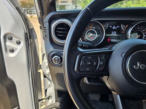 Used 2022 Jeep Gladiator Willys image 24