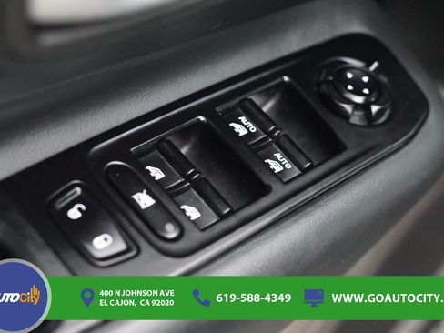 Used 2023 Jeep Renegade Latitude AWD/4WD image 17