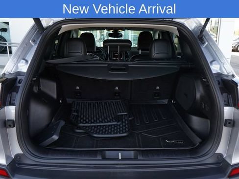 Used 2019 Jeep Cherokee Trailhawk AWD/4WD image 8