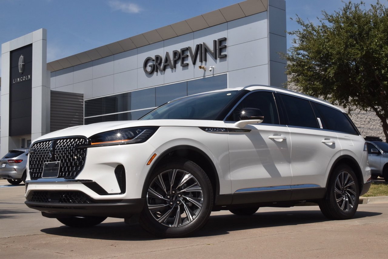 New 2026 Lincoln Aviator 2WD image 1