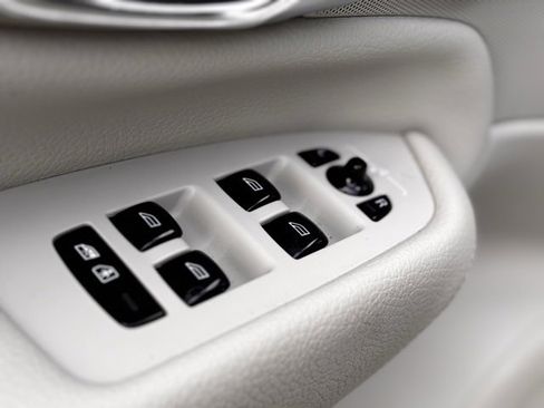 Used 2021 Volvo XC90 T6 Momentum image 20