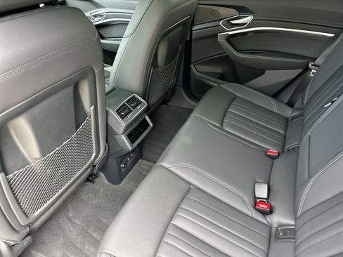 Used 2023 Audi e-tron Premium Plus w/ Premium Plus Package AWD/4WD image 4