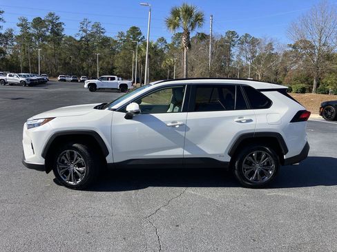 Used 2022 Toyota RAV4 XLE Premium image 2