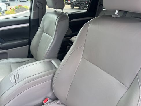 Used 2015 Toyota Highlander XLE AWD/4WD image 10