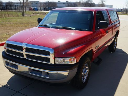 Used 1999 Dodge Ram 2500 Truck 2WD Quad Cab image 2