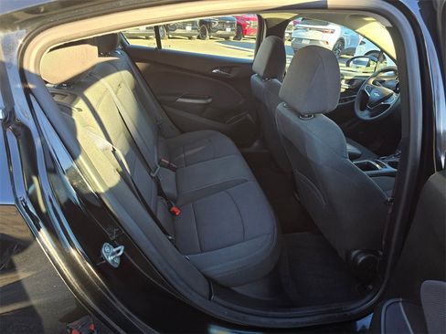 Used 2017 Chevrolet Cruze LT image 12