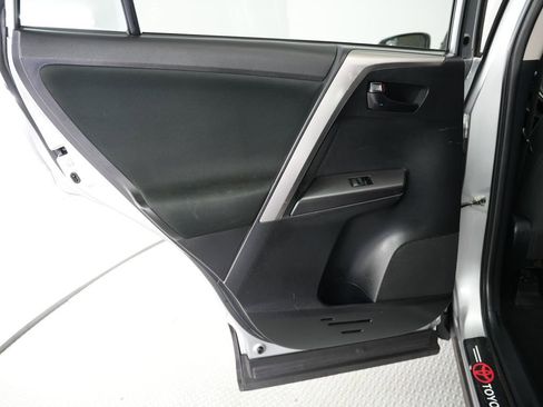 Used 2018 Toyota RAV4 LE w/ All Weather Liner Package FWD image 33