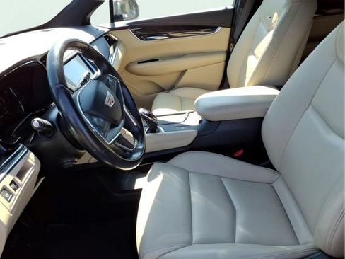 Used 2019 Cadillac XT5 FWD image 5