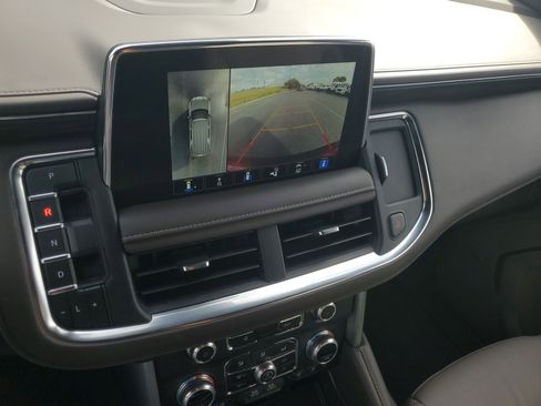 Used 2023 GMC Yukon SLT w/ SLT Luxury Package image 27