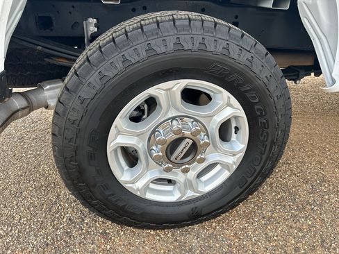 Used 2025 Ford F250 XLT w/ FX4 Off-Road Package AWD/4WD image 8