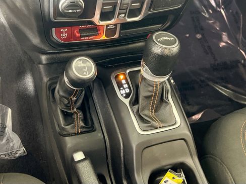 Used 2020 Jeep Gladiator Mojave AWD/4WD image 17