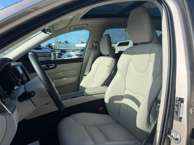 Certified 2024 Volvo XC60 B5 Plus AWD/4WD image 9