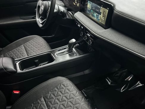 Certified 2025 Nissan Kicks SV image 18