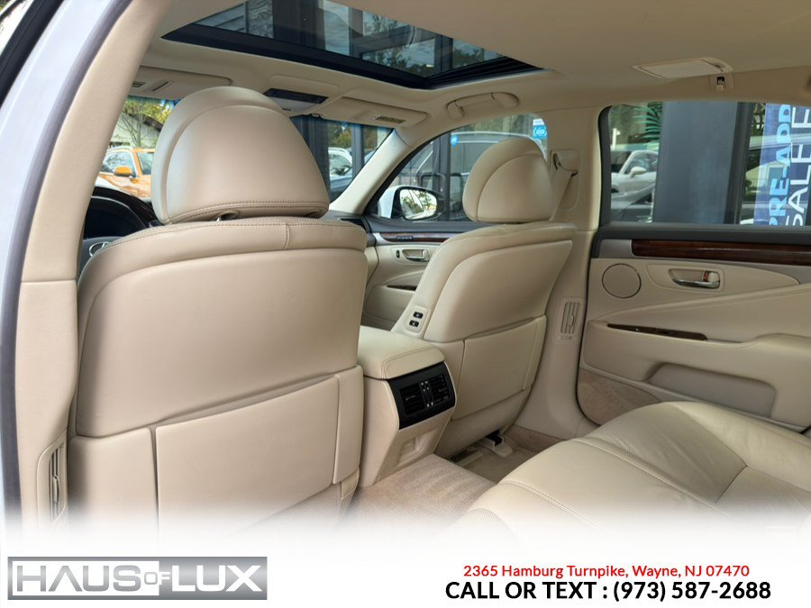 Used 2013 Lexus LS 460 AWD w/ Comfort Pkg image 10