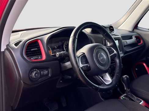 Used 2018 Jeep Renegade Trailhawk AWD/4WD image 9
