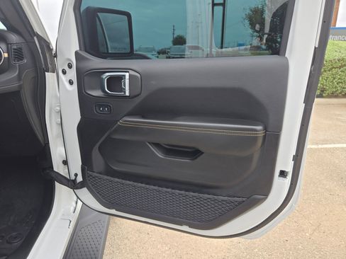 Used 2025 Jeep Gladiator Sport image 26