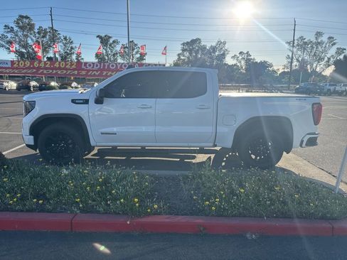 Used 2022 GMC Sierra 1500 Elevation w/ Elevation Premium Package AWD/4WD image 2