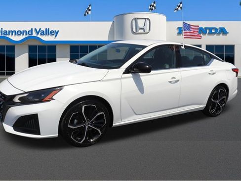 Used 2024 Nissan Altima 2.5 SR FWD image 3