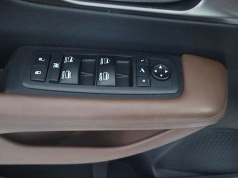 Used 2018 Chrysler Pacifica Limited w/ Advanced Safetytec Group FWD image 28