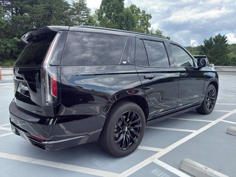 Used 2023 Cadillac Escalade Sport w/ LPO, ONYX Package AWD/4WD image 3