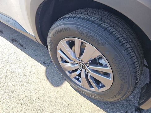 Used 2023 Nissan Pathfinder SV w/ SV Premium Package image 30