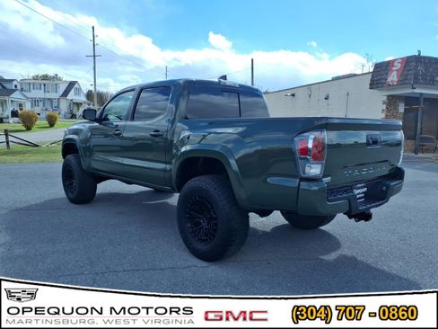 Used 2021 Toyota Tacoma TRD Sport w/ Technology Package image 4